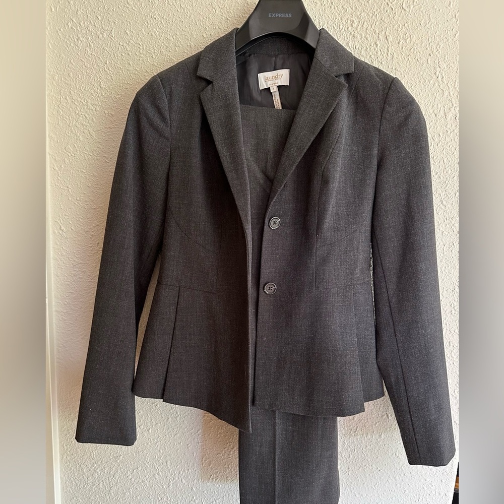 Laundry by Shelli Segal grey peplum pant suit, US size 2